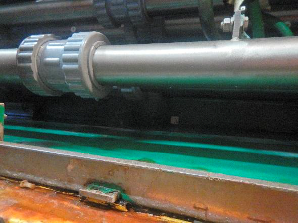 Face-seal union connection on a concentric tubular electrochlorination cell